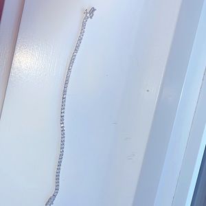 7 inch real diamond illusion tennis bracelet. Condition is 10/10. Shines bright!